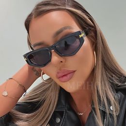 Marque de mode femmes lunettes 2023 tendance nuances pour femmes luxe oeil de chat lunettes de soleil dames élégant noir Vintage lunettes U400