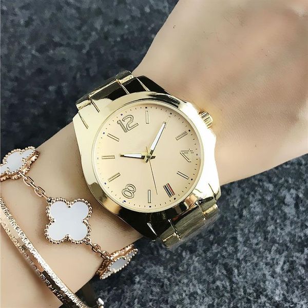 Montre de bracelet de marque de mode pour le drapeau de fille de style féminin en acier métal montre Quartz Watchs Tom 03234a