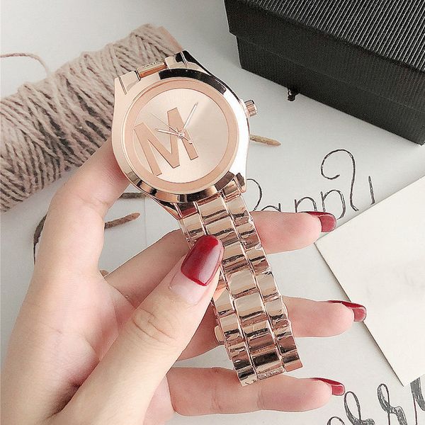 Marca de moda Reloj de pulsera Hombres Mujeres Chica Estilo Metal Banda de acero Reloj de cuarzo