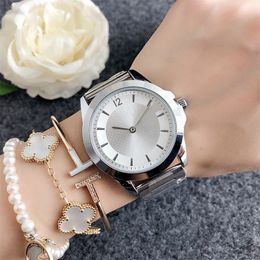 Marque de mode montre-bracelet hommes femmes Style acier métal bande Quartz luxe avec Logo horloge G 158