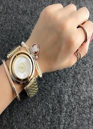 Fashion Brand Wrist Watch Femmes Girls Crystal peut tourner le cadran style en acier métal monté sur quartz P188147148