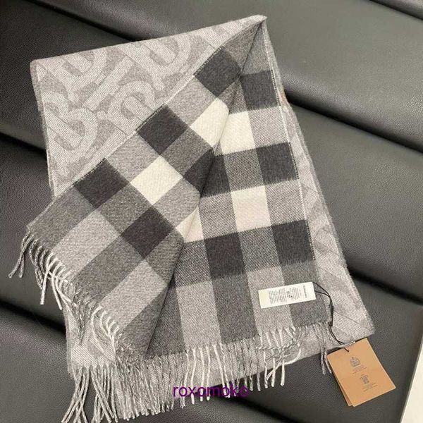 Mode Bur foulards d'hiver au détail à vendre Automne Gland Conception Plaid Lettre Chaud Mode Longue Écharpe Hong Kong