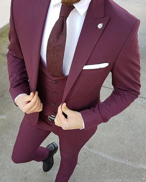 Mode Bordeaux Groom Tuxedos Peak Lapel Groomsmen Robe De Mariée Excellent Homme Veste Blazer 3 Pièce Costume (Veste + Pantalon + Gilet + Cravate) 665