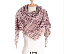Fashion- éclaté pour vendre nouveau style écharpe en soie à carreaux écharpe cou triangle châle 135x135x200cm