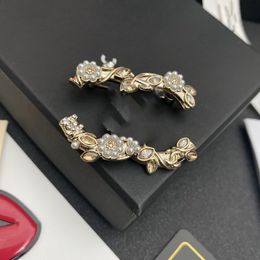Moda C Letras Diseñador Prendedores Broches Marca de lujo para hombres Mujeres para hombre Aleación Cristal Perla Broche Pin Joyería para fiesta Accesorios de joyería