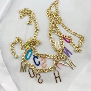 Chaîne de taille de couleur bonbon de mode Designer Chaîne en or Ceinture de luxe Pendentif lettre Charme Chaîne de taille de dame Cool Girl Accessoires de mode