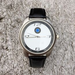 L'orologio da polso al quarzo con cinturino in pelle da uomo stile marchio Fashion Car guarda BM 02211H