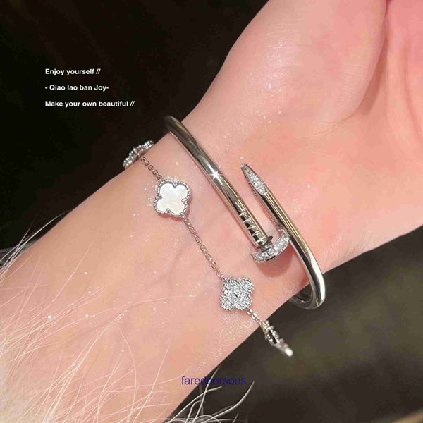 Pulseras de neumáticos de automóviles de moda en venta Pulsera Boss Nail Plata Simple Flash Diamante en capas Gama alta Luz Lujo Moda Fresco Tener caja original