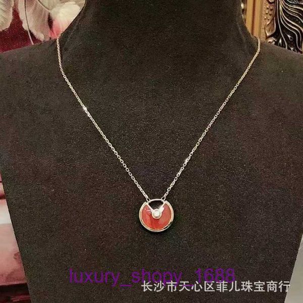 Collier de créateur de pneus de voiture de mode coeur corps entier véritable or véritable diamant blanc Fritillaria agate rouge clavicule femme petite avec boîte d'origine