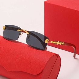 Moda carti top gafas de sol Nuevo estilo caja de moda Gafas de sol hombres sin marco pierna de madera Mujeres océano película cruz estrella gafas con original