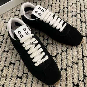 Fashion Casual Mui Mui Lunettes de soleil Chaussures Designer Miui Fashion Board Shoes Delicitly Formal Sneakers Houghtable Running Mui Mui Chaussures 705