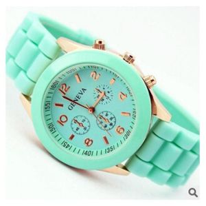 Fashion Casual Shadow Style Rosegold Femmes colorées Men Genève Regardez en caoutchouc Silicon Candy Jelly Silicone Quartz Wrist Watches Fre1872014