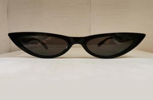 Fashion Cat Eye 40019 Zonnebrillen voor vrouwen Black Gray Classic overdreven Cateye Sun Glazen UV400 bril met Box3808998