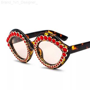 Fashion Cat Eye Zonnebril rood voor vrouw met kristalstenen Big frame dames designer feestje zonnebril Tortoise L230808