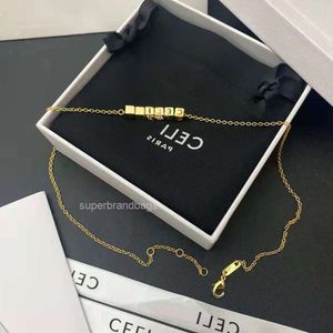 Mode Celin's Sieraden Nieuwe Gepersonaliseerde Kleur Vierkante Ketting CE Familie Dobbelstenen Letter Net Rood Dezelfde Mode