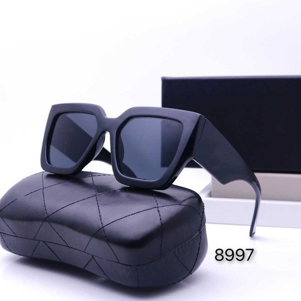 Moda CH top gafas de sol Gafas de sol en el extranjero Fragante Hogar Hombres y mujeres Foto de la calle Gafas de viaje clásicas CH8997 con caja original Versión correcta de alta calidad