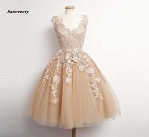 Fashion Champagne kant knie lengte afstuderen korte jurk Appliques Homecoming jurk Junior High Graduation Dresses195845333