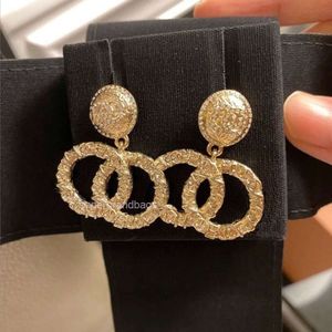 Boucles d'oreilles dorées de bijoux de canal de mode pour femmes Nouvelles mode Internet célébrité même style Instagram S925 Boucles d'oreilles françaises pour femmes