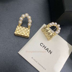 Mode canal bijoux nouveau petit sac de lettre parfumé perle or boucles d'oreilles C célébrité tempérament polyvalent boucles d'oreilles