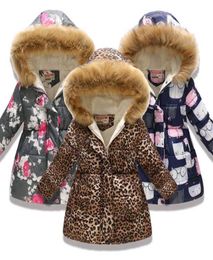 Mode Kinderkleding Winterbontjas voor meisjes 8-10 jaar Warme capuchon Dikke katoenen gewatteerde lange jassen Bont Peuterkleding LJ6055161