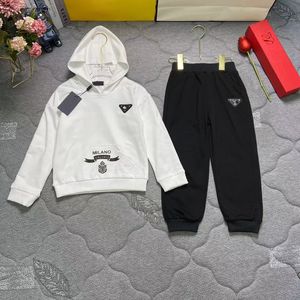 Mode enfants vêtements de créateurs ensemble et pantalons bébé filles garçons survêtement de luxe designers lettre à manches longues à capuche vêtements pour enfants