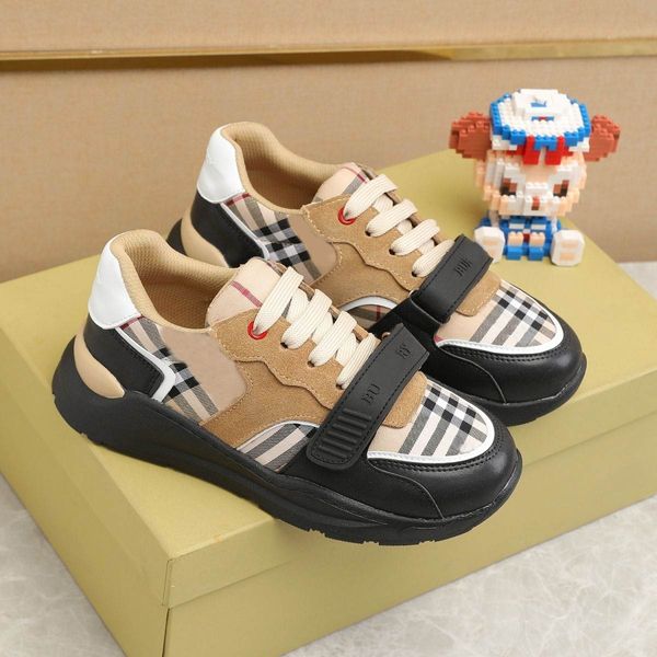 Fashion Childrens Sneaker Couleur Blocking Sporty Casual Low Cut Kids Chaussures Absorption de choc Absorption Anti Slip