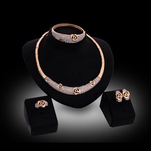 Mode klassieke ontwerp bruiloft 18 k vergulde roos vorm kristallen ketting armband oorbel ring sieraden set