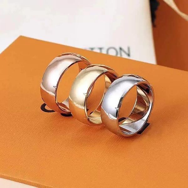 Anillos de diseño clásico de moda Letra de marca de lujo Hombres y mujeres Parejas Anillo chapado en oro de 18 quilates Joyas de regalo de vacaciones antialergias que no se desvanecen