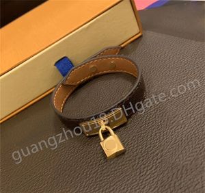 Bracelet en cuir PU marron plat classique à la mode avec tête de verrouillage en métal dans une boîte cadeau au détail SL06