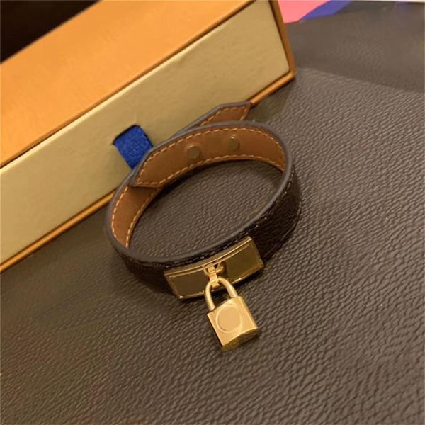 Bracelet en cuir PU marron plat classique à la mode avec des bracelets à breloques à tête de verrouillage en métal dans une boîte cadeau au détail SL06209q