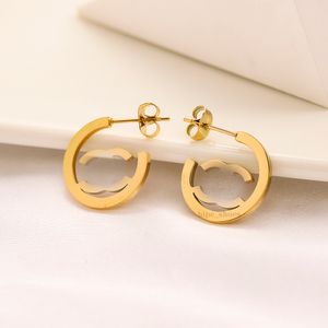Fashion Classic Letter Stud oorbellen Designer Hollow Design 18K Gold Silver Jewelry Daily Wear Wedding Party Girls