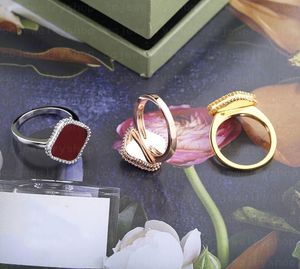 Moda Clásico Lucky 4/Trébol de cuatro hojas Anillo de 3 colores Madre de perla Anillo chapado en oro de 18 quilates Señoras y niñas Día de San Valentín Compromiso de la madre Regalo de joyería de alta calidad