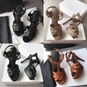 Mode Classique Luxe Designer Sandales Petit Parfum Pur Or Luxe Designer Sandales Plate-Forme Talons Hauts Sandale Lady Chaussures Chaussures De Fête