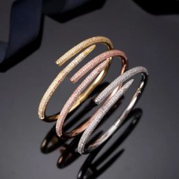 Mode classique bracelet à ongles designer dames et hommes bracelet à ongles en strass complet bracelet plaqué or 18 carats couples bijoux cadeaux sans boîtes