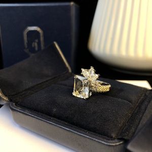 Fashion-Classic S925 Sterling Silver Big Square Zircon Avec Fleur Charme Pendentif Anneau De Mariage Pour Les Femmes Bijoux