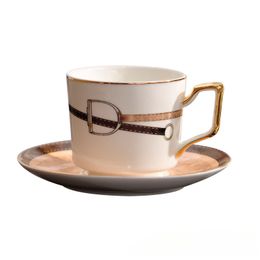 Fashion Classics Coffee Set Home de style européen Modern Tea Set British Afternoon Tea Decoration Creative Decoration Single Cup and Saucer