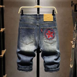 Ropa de moda 2024 Bordado de la industria pesada de alta gama cinco puntos verdaderos jeans religiosos shorts rasgados de verano hombres delgados pantalones cortos elásticos diseños para hombres de caballos