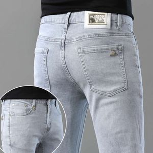 Fashion kleding dunne spijkerbroek voor herenmerk high-end elastische slanke fitting casual veelzijdige Europese kleine rechte been broek ware religieuze jeans mannen