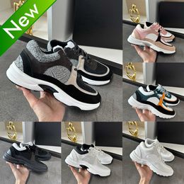 Mode Cnel Hommes Femmes Casual Chaussures De Luxe Designer Nouveau Cuir De Veau Daim Baskets Réfléchissantes En Cuir Véritable Tissu Coureur Maille Bas Haut Hommes Femmes Baskets