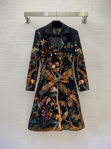 Manteaux à la mode pour femmes européennes, Trench de marque automne/hiver 2023, nouveau motif d'oiseau et de bête de forêt imprimé avec boucle, manteau Long à revers