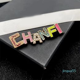 mode couleur lettre broches perle émail designer broche broches pour femmes fête cadeau bijoux