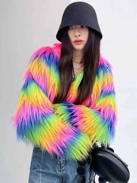 Abrigo de piel sintética peludo de arcoíris colorido para mujer, Top corto, chaqueta recortada esponjosa para otoño e invierno, ropa de Festival