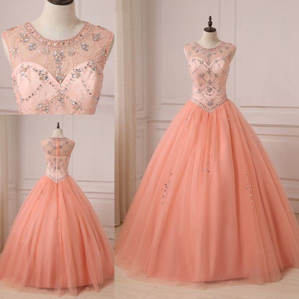 Mode Corail Robes De Quinceanera Robe Mascarade Robes De Bal Sheer Cou Creux Dos Strass Cristal Tulle Bal Doux 16 Robes