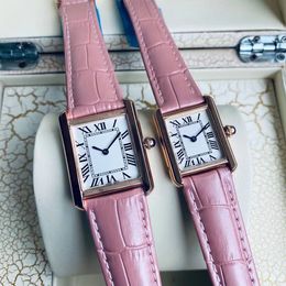 Couple de mode montre un mouvement de quartz en acier inoxydable Watch masculin Watch 40mm Women's Watch 34 mm adapté à la surface de sélection des cadeaux pour hommes et femmes incrustée de pierre bleue