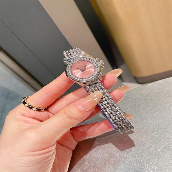 Fashion Couples Diamond Watch avec chronomètre à quartz automatique en acier inoxydable de haute qualité pour dames avec un design étanche noble et élégant