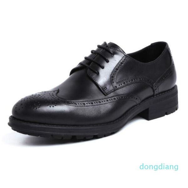 Mode-Peau de vache Hommes Chaussures Vêtements de travail Style Bout rond Semelle souple en peau de vache Mariage Robe de mode Chaussure Oxfords Marron Rouge Blanc