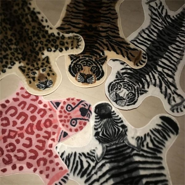 Mode peau de vache tapis zèbre rayure tapis lion tigre léopard fausse peau fourrure villosités ours noir tapis mouton coussin 210301