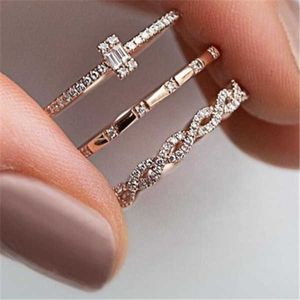 Fashion Creative Cross New Ring Set Set avec une bague en zircon diamant