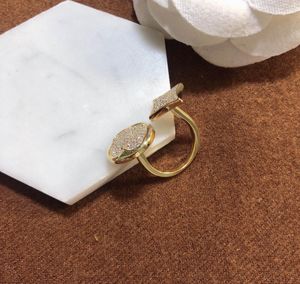 Mode CZ Anneaux Bague anillos pour femmes Engagement Bijoux Bijoux Couple de style Amateur Amourage avec boîte NRJ4638761