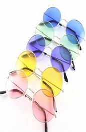 Couleurs d'éblouissement Fashion Lunettes de soleil rétro Small Small Frame Round Caxe décorative Eyeglasses causal Femme Voyage Circulaire Eyewear 91844732421